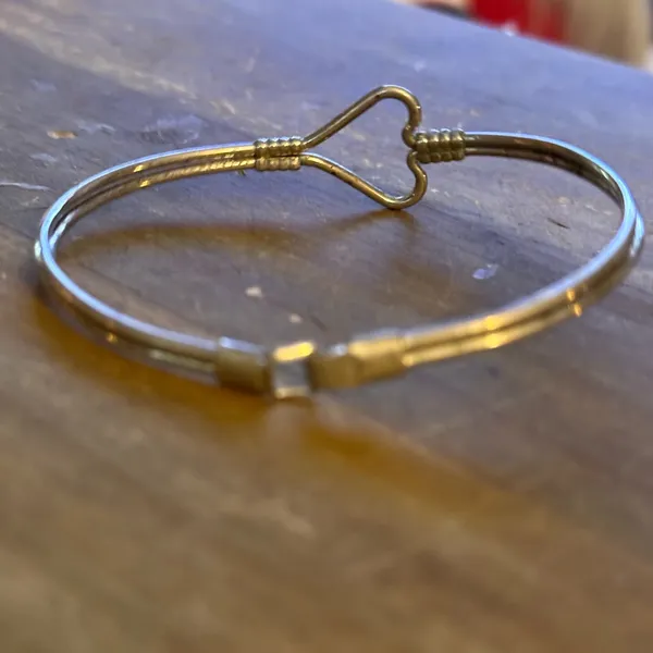 Silver tone open heart wire bangle bracelet - Image 3