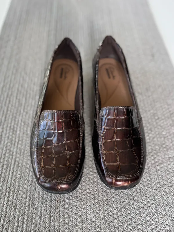 Clarks Collection Dark Brown Burgundy Crocodile Loafers Size 8.5 - Image 7