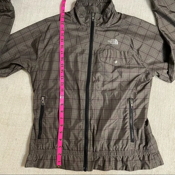 The North Face Women’s Windbreaker - Image 15