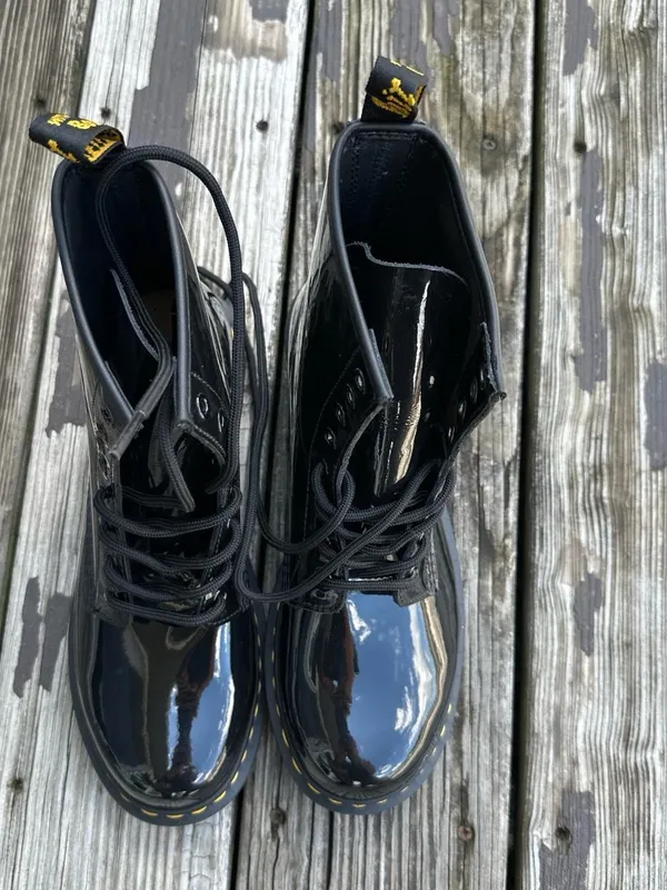Dr. Martens 1460 Eight-Eye 8 Hole Patent Leather Boots Women’s Size 9 - Image 5