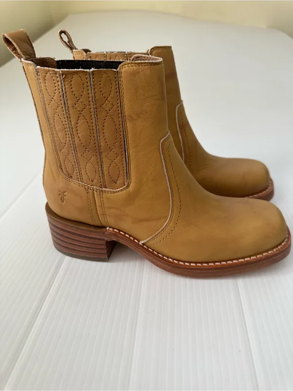 Frye Campus Chelsea Boot Banana, 6.5 - Image 3