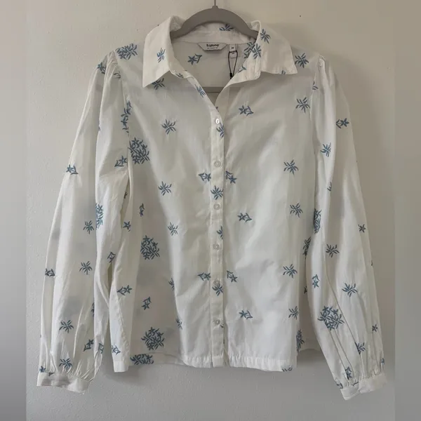 Nordstrom NWT B. Young Hasel Preppy Classic Minimalist Floral Embroidery Button down small - Image 4