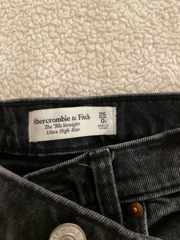 Abercrombie Women's 90s Ultra High Rise Straight Jeans, RIPPED BLACK - Image 10