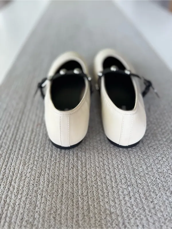 No Boundaries Ivory Cream Mary Jane Flats with Black Studded Strap Sz 9.5 - Image 4