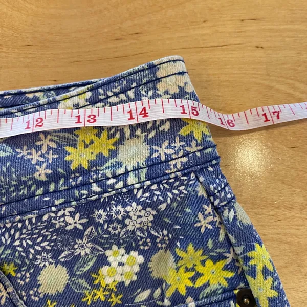 Laura Ashley Urban Outfitters Floral Denim Mini‎ Skirt Medium Blue Yellow White - Image 7