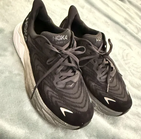 - Hoka One One Arahi 6 Black White Women Size 10B - Image 2