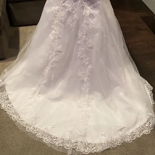 Gorgeous Mermaid Style Wedding Dress White Size 14 NWOT - Image 5