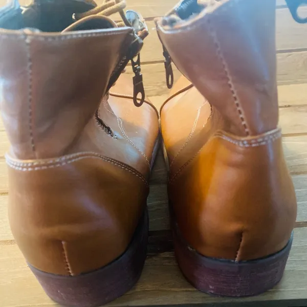 women's ankle boots faux leather zippers on the side. 1/2 in heel size 43/11 - Image 4