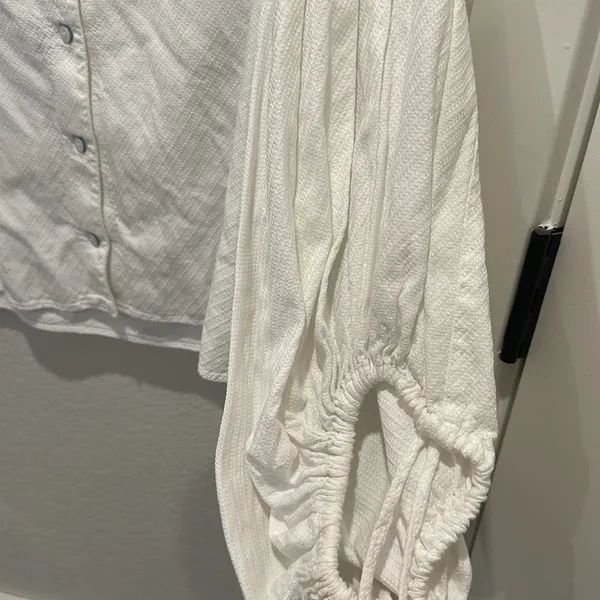 Alexis White Textured Button-Down Blouse – Size‎ M - Image 5