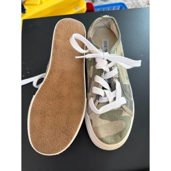 Steve Madden Green‎ Camo Sneakers in 6 - Image 2