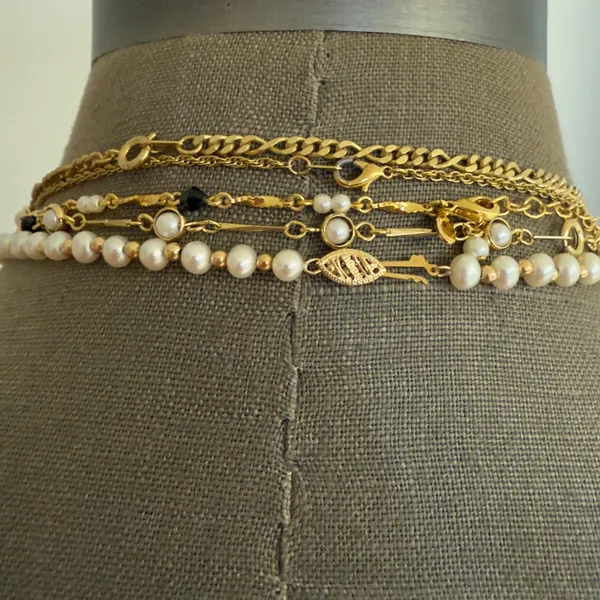Five Pieces Costume Chains Gold - Image 2