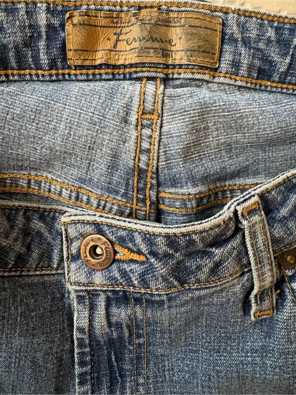 Classic Blue Wide-Leg Denim Jeans - Image 3