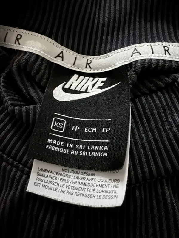 Nike Air Cropped Workout Tank - Image 3
