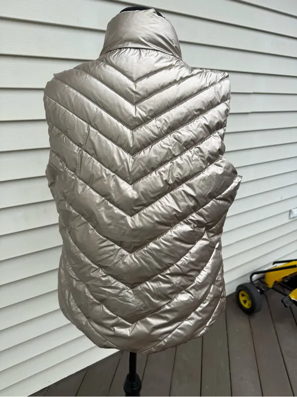 GAP | Metallic Gold Quilted Vest Size Large - Image 2