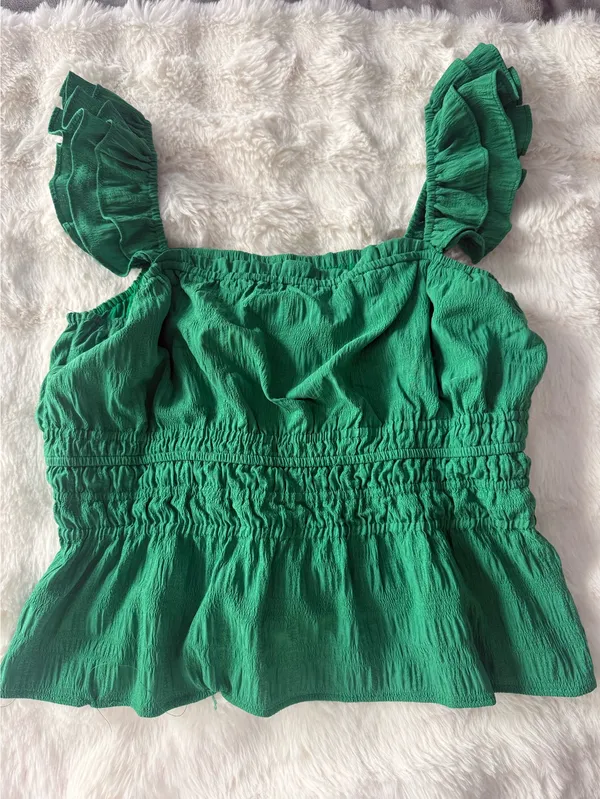 Davi & Dani Green ruffle top with square neckline and elastic waistband - Image 2