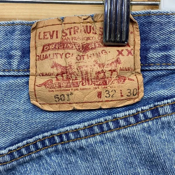 Levi's 501 Distressed Cut Off Shorts 32 - Image 6