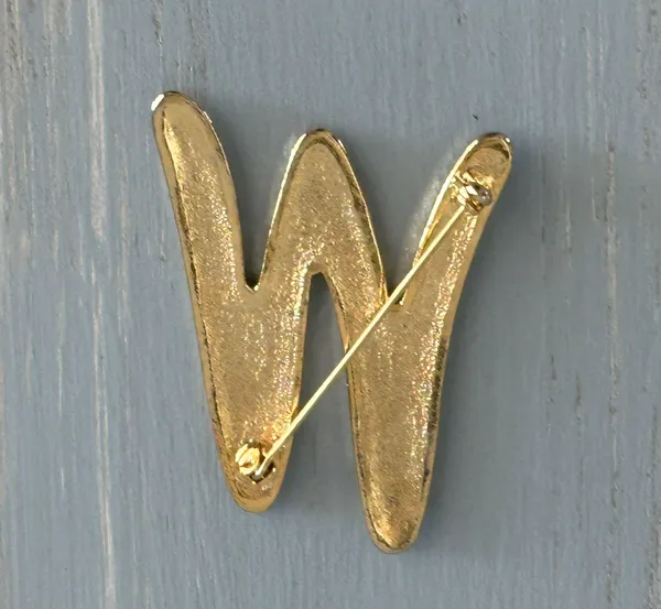 Awesome Vintage Brooch Initial M Or W Shiny Gold Tone Metal - Image 5