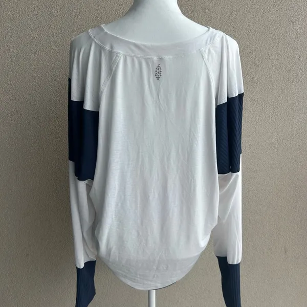 Free People Movement White and Navy Colorblock Longsleeve Shirt Size XL - Image 4