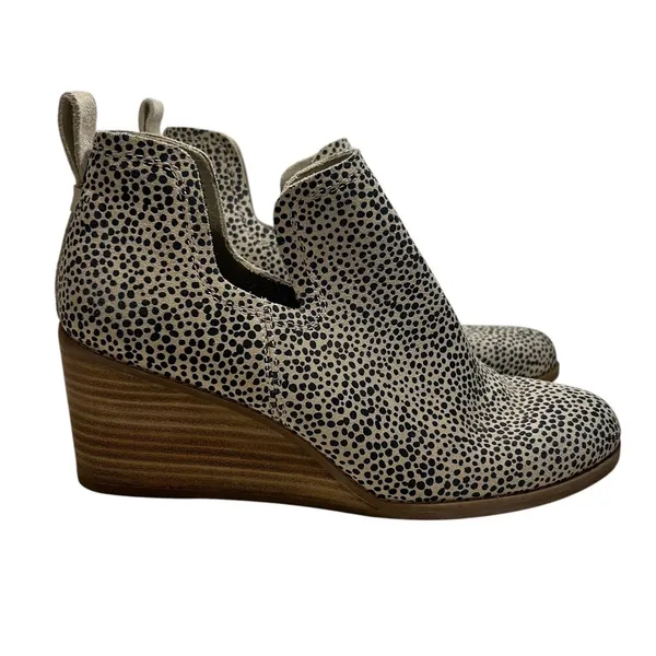 TOMS Kallie Cutout Ankle Wedge Bootie Macadamia‎ Cheetah 10016177 - Image 9