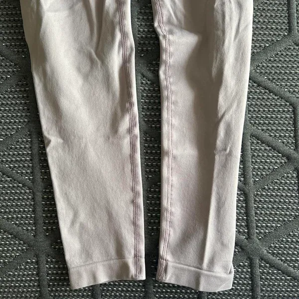 Size S Light Purple High-Waisted Leggings with Scrunched Butt - Image 2