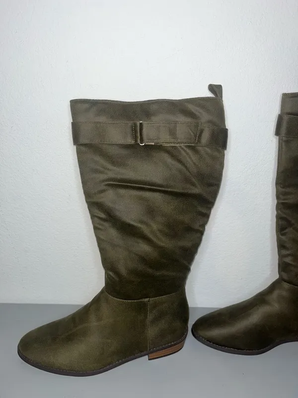 Journee Collection Lelanni Wide Calf Stack Heel Knee High Boot Hook and Loop 8.5 - Image 10