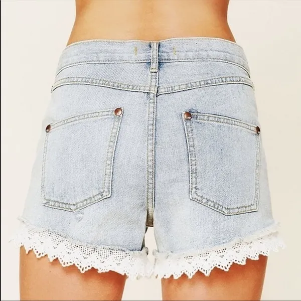 Free People Lace Trimmed Jean Denim‎ Shorts Size 27 - Image 2