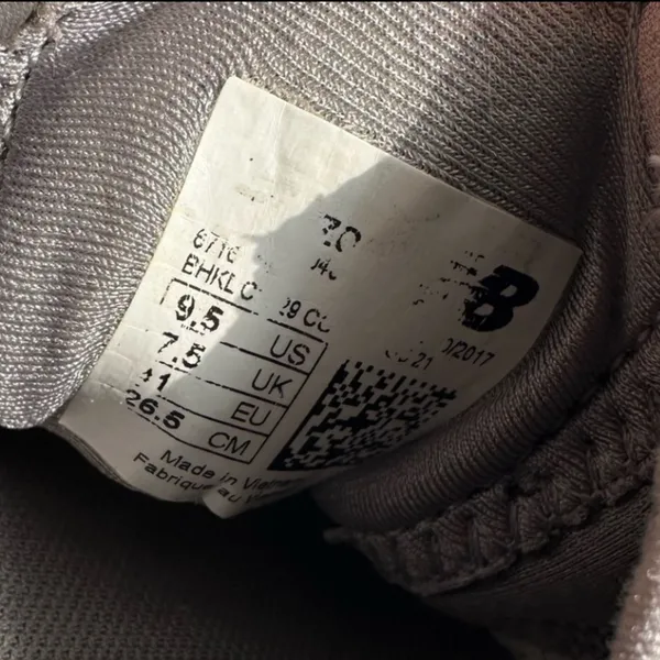 New Balance Gray Athletic Shoes with Seamless Upper size 9.5 - Image 10