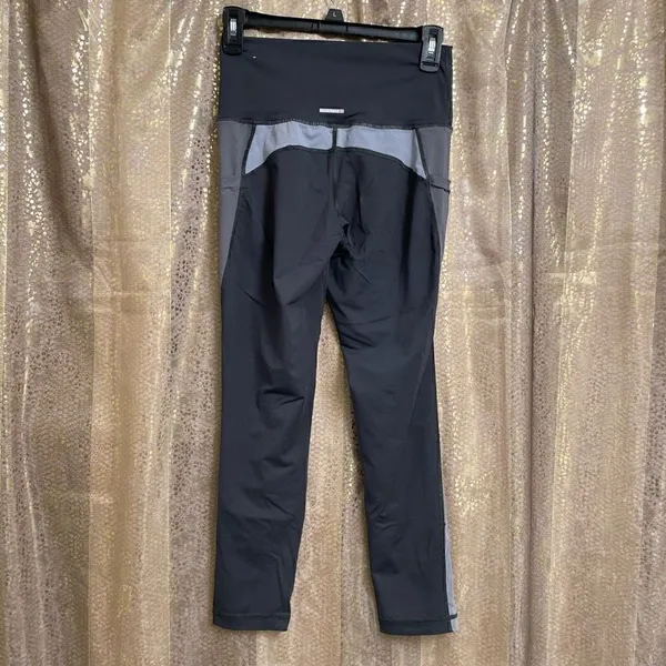 Aerie Chill Play Move Gray High Waisted Ankle Leggings Medium - Image 2