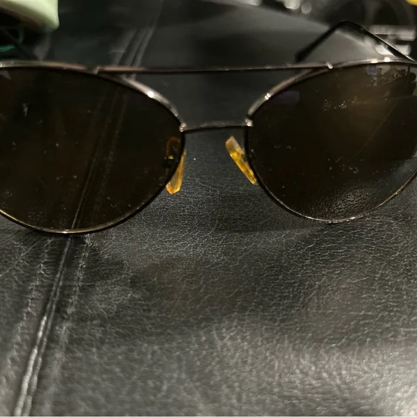 UV3 Stylish Brown Aviator Sunglasses - Image 9