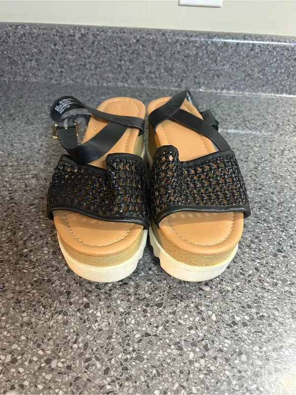 Universal Thread Black Woven Platform Wedges with Tan Footbed - Image 5