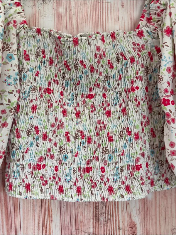 Sokie Collective White Puff Sleeve Greenwich Ditsy Floral Smocked Top Sz M - Image 6
