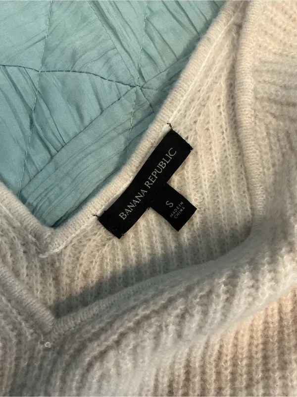Banana Republic Ribbed V-Neck Sweater - Cream - Image 2