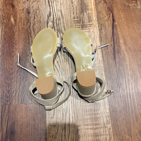 NEW Elegant Beige Women's Heels Size 6 - Image 6