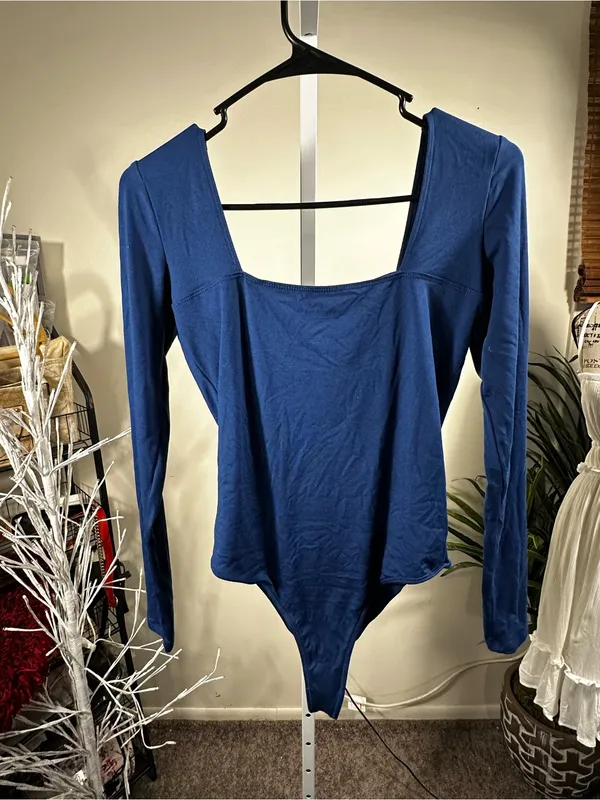 N232. Hollister Navy Scoop Neck Long Sleeve Bodysuit size medium - Image 3