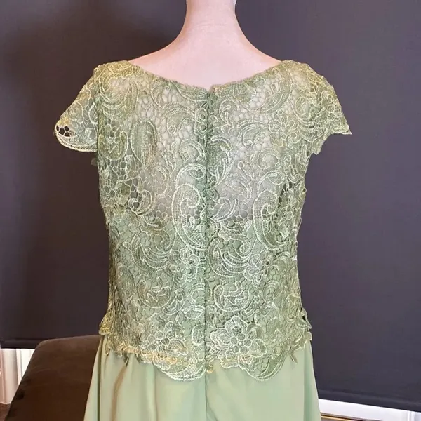 Women’s Green Chiffon & Lace Mid Length Dress with a Zip Up Back Size L NWOT - Image 5
