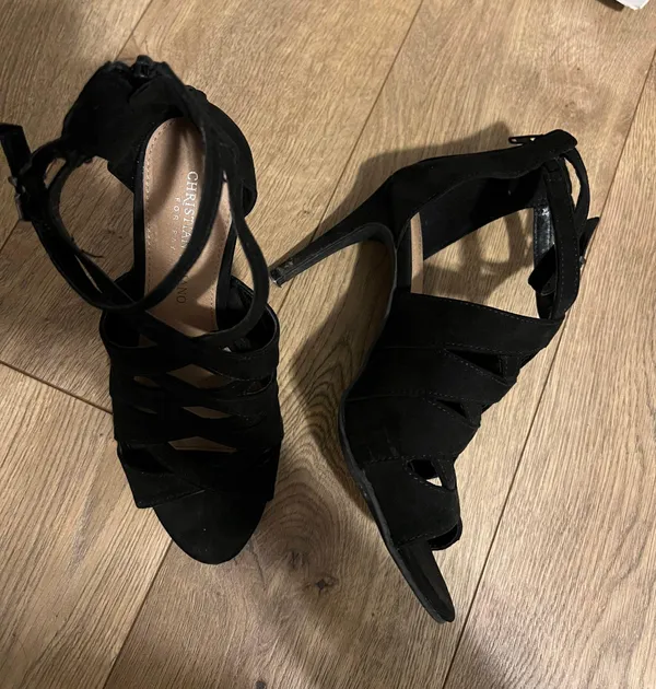 Heels Size 6 - Image 2