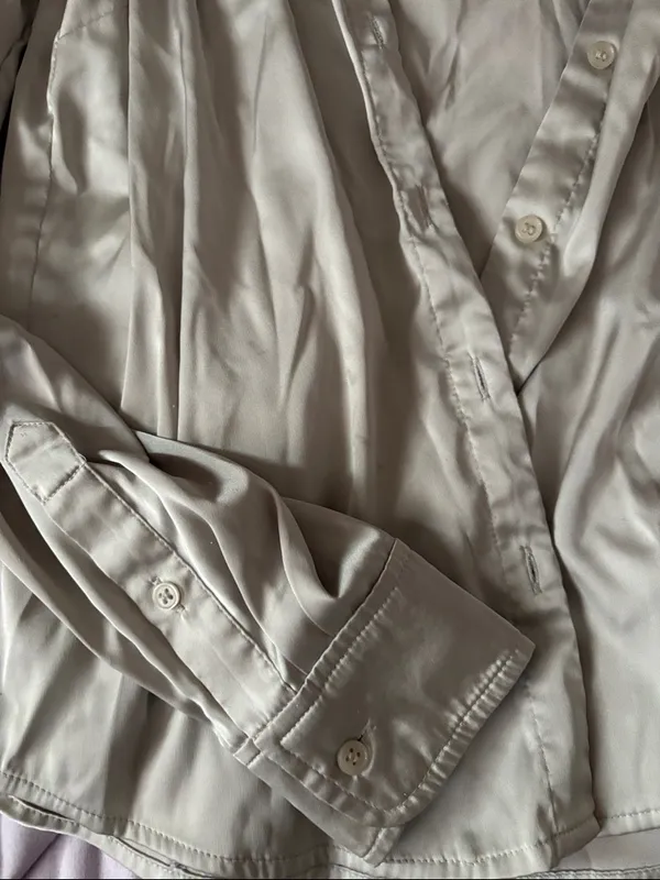 Hennes & Mauritz Light Beige Button-Up Shirt - Image 4