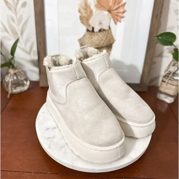Adorable Platform Boots White Size 7.5 - Image 5