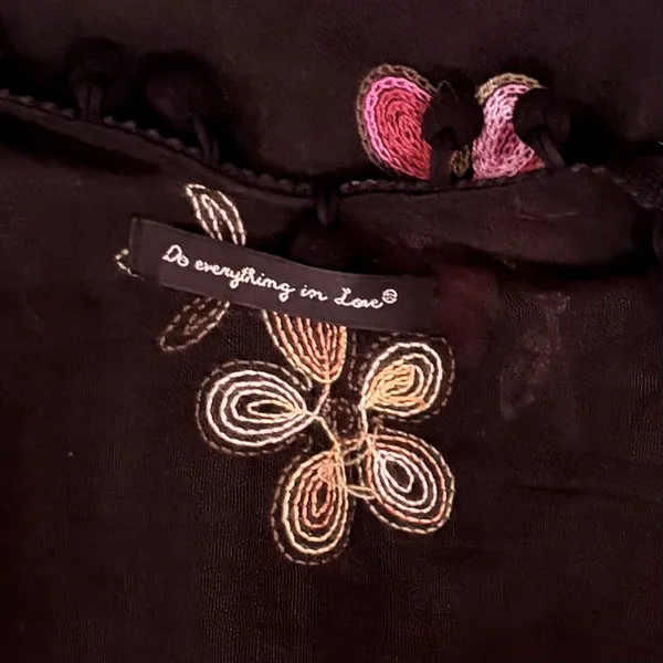 DO EVERYTHING IN LOVE Embroidered Floral Kimono Wrap Black Bohemian One Size - Image 10