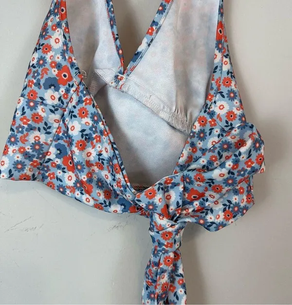 Altar'd State | Colorful Ditsy Floral Tie Back Cropped Halter Top Size XS - Image 3