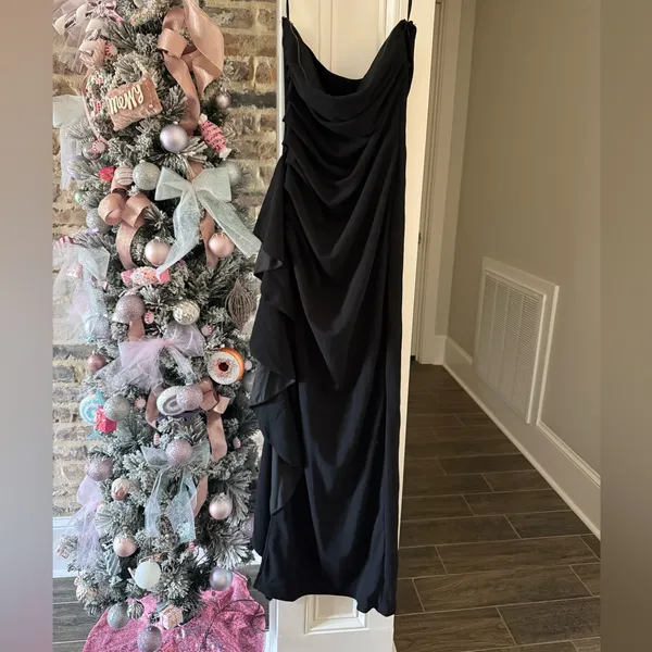 Elegant Black Strapless Gown - Image 2