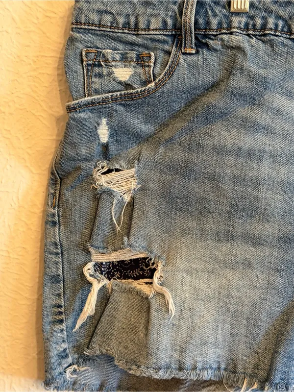 🇺🇸🇺🇸🇺🇸3 for 12$🇺🇸🇺🇸🇺🇸Distressed Denim Women's Shorts with Bandana Patch-18 - Image 2