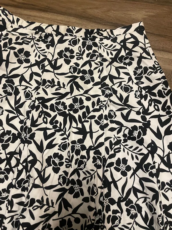 HILLARD & HANSONS Women's Twirl Skirt A-Line Black & White Floral Full Size 6 - Image 7