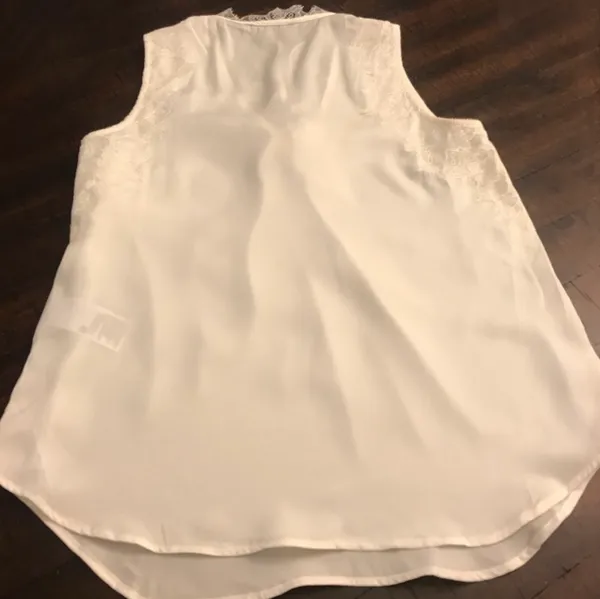 Banana Republic Ivory Lace Trim Sleeveless Blouse – XS - Image 4