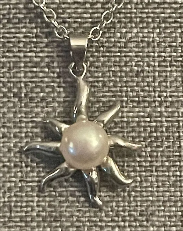 Vintage sun with genuine pear center pendant necklace - Image 5