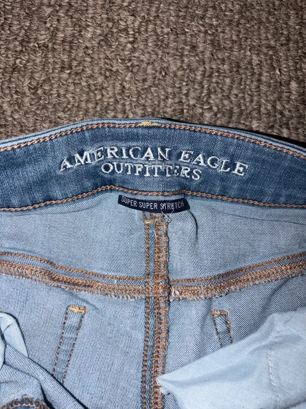 American Eagle Outfitters low rise jean shorts - Image 4