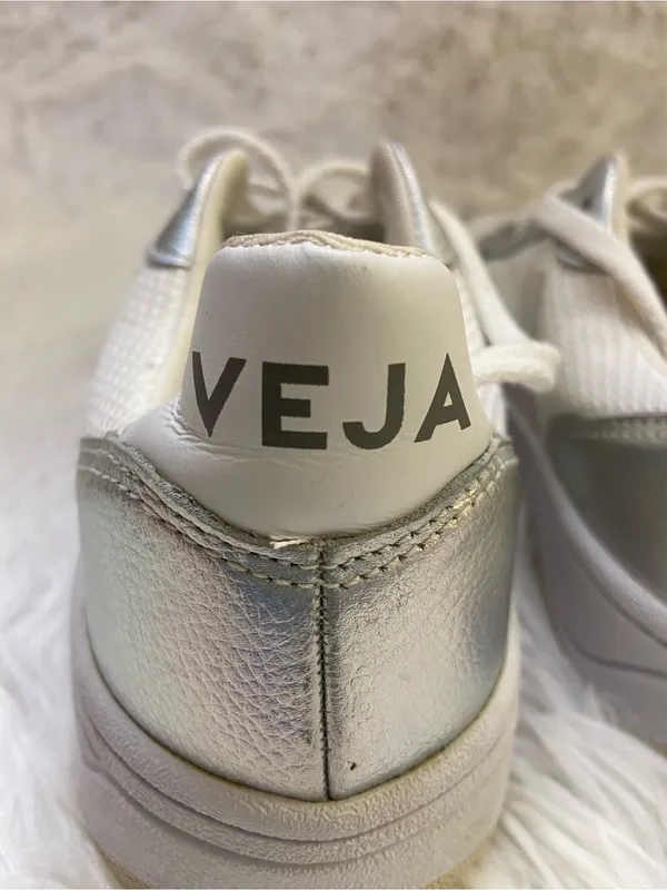 Veja Women’s White Sneakers with Iridescent Silver Accents. Size-7 - Image 8