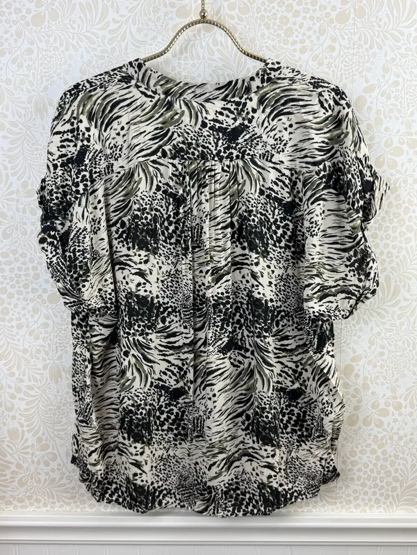 Anthropologie Cream and Green Zebra-Print Spit Neckline Blouse - Size - Large - Image 3