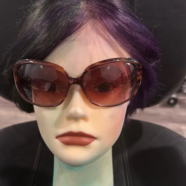 Elegant Brown Sunglasses - Image 4