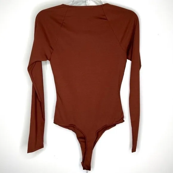 ASTR the Label Brown Twist Front Cutout‎ Long Sleeve Bodysuit Medium - Image 4